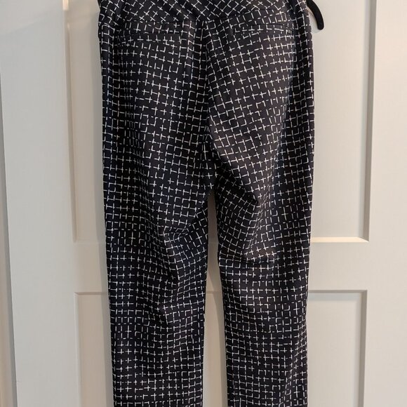 Stretchy Patterned Cropped Golf Pants - Picture 3 of 8